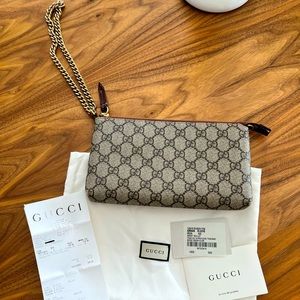 💯 AUTHENTIC GUCCI Wristlet